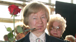 Władysława Rzepecka odznaczona Krzyżem Oficerskim Orderu Odrodzenia Polski podczas uroczystości wręczenia odznaczeń państwowych osobom niosącym pomoc więźniom niemieckiego obozu Auschwitz. Oświęcim, 27.01.2007. Fot. PAP/K. Świderski