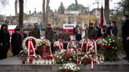 Uroczystości złożenia wieńców oraz wspólna modlitwa przy Mauzoleum Matki i Serca Syna na wileńskiej Rossie. 11.11.2021. Fot. PAP/V. Doveiko