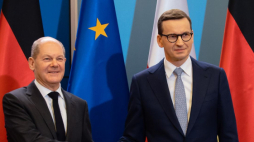 Nowy kanclerz Niemiec Olaf Scholz (L) i premier Polski Mateusz Morawiecki (P). Źródło: www.gov.pl
