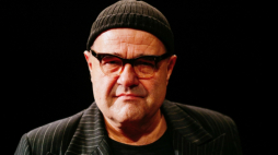 Warszawa, 06.12.2021. Aktor Cezary Żak na próbie medialnej w Och-Teatrze w Warszawie, 6 bm. sztuki „Słoneczni Chłopcy” Neila Simona w reż. Marcina Hycnara. Premiera spektaklu 9 grudnia. Fot. PAP/A. Zawada