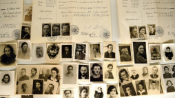 Fałszywe paszporty państw Ameryki Łacińskiej, które Grupa Ładosia dostarczała tysiącom Żydów, ratując ich od śmierci. Fot. PAP/D. Delmanowicz