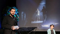 Jeremi Astaszow podczas finału VII edycji Konkursu Fotografii Teatralnej w siedzibie Instytutu Teatralnego w Warszawie. Fot. PAP/L. Szymański