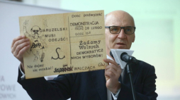Andrzej Kołodziej podczas uroczystości przekazania do zasobu AAN jego archiwum. Fot. PAP/R. Guz
