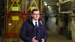 Premier Mateusz Morawiecki bierze udział w konferencji prasowej w siedzibie Kopalni Guido w Zabrzu. Fot. PAP/A. Grygiel