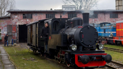 Odrestaurowany parowóz „Ryś” na terenie stacji i lokomotywowni Bytom Karb Wąskotorowy. 17.12.2021. Fot. PAP/A. Grygiel