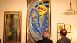 Kraków, 07.12.2021. Wicepremier, minister kultury i dziedzictwa narodowego Piotr Gliński (L) i dyrektor Muzeum Narodowego w Krakowie prof. dr hab. Andrzej Szczerski (P) podczas zwiedzania Muzeum Stanisława Wyspiańskiego – nowego oddziału Muzeum Narodowego. Fot. PAP/Art Service