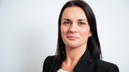 Warszawa, 11.01.2022. Dyrektor Wydawnictwa Instytutu Pamięci Narodowej Karolina Imianowska na sesji zdjęciowej dla Polskiej Agencji Prasowej w Warszawie. Fot. PAP/A. Zawada