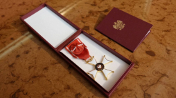 Krzyż Oficerski Orderu Odrodzenia Polski. Fot. PAP/J. Kaczmarczyk