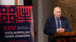 Prof. Jan Grosfeld odebrał nagrodę "Menora Dialogu'" w trakcie uroczystości w auli Akademii Lubrańskiego w Poznaniu. Fot. PAP/J. Kaczmarczyk
