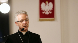 Biskup Wiesław Lechowicz. Fot. PAP/G. Momot