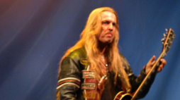 Andrzej Nowak, gitarzysta TSA. Fot. PAP/J. Turczyk