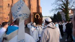 Centralne uroczystości pożegnania kopii Ikony Jasnogórskiej przed Katedrą Poznańską, 09.01.2022. Fot. PAP/J. Kaczmarczyk