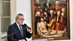 icepremier, minister kultury i dziedzictwa narodowego Piotr Gliński podczas konferencji prasowej w holu Muzeum Narodowego we Wrocławiu. Fot. PAP/M. Kulczyński