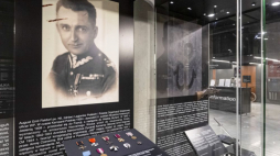 Pamiątki po gen. Auguście E. Fieldorfie na wystawie w Muzeum II Wojny Światowej w Gdańsku. Fot. PAP/P. Wittman