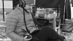 Reżyser Jan Hryniak na planie filmu fabularnego o Tadeuszu Kantorze, „Nigdy tu już nie powrócę”. Fot. PAP/J. Bednarczyk