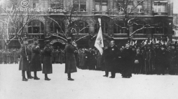 Uroczystość zaprzysiężenia wojsk powstańczych i wręczenie sztandaru 1 Dywizji Strzelców Wielkopolskich. Poznań, 26.01.1919. Fot. NAC