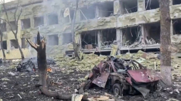 Mariupol, Ukraina, 09.03.2022. Zniszczony po rosyjskim nalocie sierociniec i szpital położniczy w Mariupolu, 9 bm. W ataku nikt nie zginął, 17 osób zostało rannych. Trwa inwazja Rosji na Ukrainę. Fot. PAP/Siły Zbrojne Ukrainy