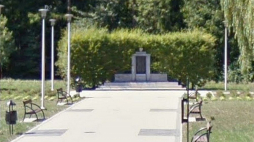 Pomnik w cieszyńskim parku Pod Wałką. Źródło: Google Maps – Street View