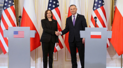 Prezydent RP Andrzej Duda i wiceprezydent USA Kamala Harris podczas konferencji prasowej po spotkaniu w Belwederze. Warszawa, 10.03.2022. Fot. PAP/L. Szymański