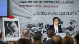 Marszałek Sejmu Elżbieta Witek podczas międzynarodowej konferencji naukowej „Jedynie prawda jest ciekawa. Dziedzictwo Józefa Mackiewicza w 120. rocznicę urodzin”. Fot. PAP/P. Supernak