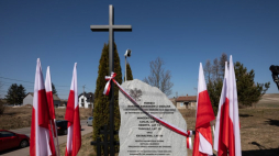 Obelisk upamiętniający rodzinę Baranków. Źródło: IPN