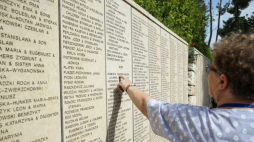 Uczestnicy IV Zjazdu Polaków Ratujących Żydów w Jerozolimie podczas zwiedzania Ogrodu Sprawiedliwych Wśród Narodów Świata Yad Vashem. 2019 r. Fot. PAP/M. Marek