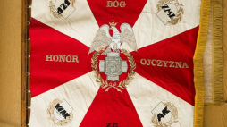 Sztandar Światowego Związku Żołnierzy Armii Krajowej. Fot. PAP/K. Kalbarczyk