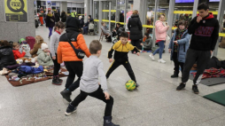 Uchodźcy z Ukrainy na dworcu Warszawa Wschodnia. 07.03.2022. Fot. PAP/P. Supernak