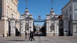Brama Uniwersytetu Warszawskiego na Krakowskim Przedmieściu. Fot. PAP/Archiwum Kalbar