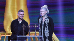 Daria Zawiałow (P) oraz Vito Bambino (L) odebrali statuetki na gali Fryderyk Festiwal 2022. Fot. PAP/M. Bielecki