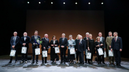 Artyści z woj. łódzkiego odznaczeni przez wicepremiera Piotra Glińskiego. Źródło: www.facebook.com/MinisterstwoKulturyiDziedzictwaNarodowego