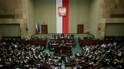 Posłowie na sali obrad Sejmu w Warszawie. Fot. PAP/Obara