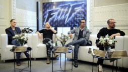 Kraków, 25.05.2022. Od lewej: kompozytor Jan Stokłosa, kompozytor Wojtek Urbański, kompozytor Diego Navarro i kompozytor Antoni Komasa-Łazarkiewicz podczas konferencji prasowej nt. 15. Festiwalu Muzyki Filmowej. Fot. PAP/Ł. Gągulski
