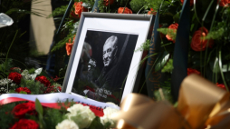 Leńcze, 23.05.2022. Uroczystości pogrzebowe aktora Jerzego Treli na cmentarzu w Leńczach w powiecie wadowickim (Małopolskie), 23 bm. Jerzy Trela zmarł 15 maja br. w wieku 80 lat. Aktor spoczął w rodzinnym grobowcu. Fot. PAP/Ł. Gągulski