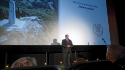 Warszawa, 11.05.2022. Szef Urzędu ds. Kombatantów i Osób Represjonowanych Jan Józef Kasprzyk podczas premiery filmu „Ostatni rozdział” w reżyserii Tomasza Łysiaka w kinie Atlantic w Warszawie. Film opowiada o bitwie o Monte Cassino. Fot. PAP/M. Marek