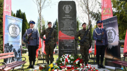 Gdańsk, 10.05.2022. Uroczyste obchody Dnia Pamięci Polaków zamordowanych w latach 1941-1944 w Ponarach koło Wilna, u stóp pomnika Ponarskiego na Cmentarzu Łostowickim w Gdańsku. Fot. PAP/A. Warżawa