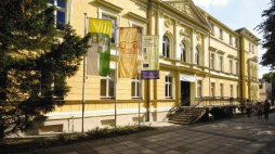 Gmach Muzeum Ziemi Lubuskiej w Zielonej Górze. Źródło: Wikimedia Commons