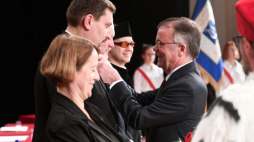 Sekretarz stanu w MKiDN, generalny konserwator zabytków Jarosław Sellin (P) na obchodach 75-lecia Akademii Muzycznej im. Stanisława Moniuszki w Gdańsku. Fot. PAP/M. Gadomski