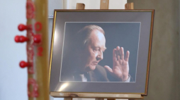 Warszawa, 23.05.2022. Msza święta żałobna w Kościele Środowisk Twórczych na Placu Teatralnym w Warszawie, 23 bm. aktora teatralnego i filmowego, reżysera oraz scenarzysty Ignacego Gogolewskiego. Fot. PAP/T. Gzell 