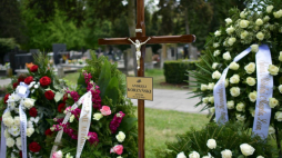 Warszawa, 11.05.2022. Uroczystości pogrzebowe kompozytora Andrzeja Korzyńskiego na Cmentarzu Wojskowym na Powązkach w Warszawie. Fot. PAP/M. Obara