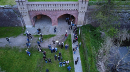 Uczestnicy Nocy Muzeów w Muzeum Twierdzy Kostrzyn. Kostrzyn nad Odrą, 22.05.2021. Fot. PAP/L. Muszyński