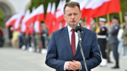 Minister obrony narodowej Mariusz Błaszczak wziął udział w obchodach Dnia Flagi Rzeczypospolitej Polskiej oraz Dnia Polonii i Polaków za Granicą na placu Marszałka J. Piłsudskiego w Warszawie. Fot. PAP/R. Pietruszka