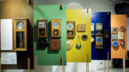 Wystawa polskich zegarów z okresu PRL. Muzeum Polskich Zegarów w Warszawie.