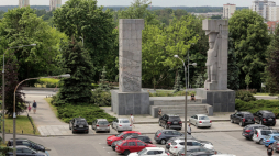 Olsztyński pomnik Wyzwolenia Ziemi Warmińskiej i Mazurskiej. Fot. PAP/T. Waszczuk