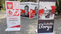 Białystok, 02.05.2022. Otwarcie wystawy pt. "Uwięzieni za Polskość" przy Pomniku ks. Jerzego Popiełuszki w Białymstoku, 2 bm. Ekspozycja upamiętnia Polaków prześladowanych przez białoruski reżim Łukaszenki. Fot. PAP/A. Reszko 