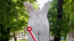 Katowice, 20.06.2022. Uroczystość odsłonięcia pomnika Orląt i Kadetów Lwowskich na pl. ks. Emila Szramka w Katowicach. Pomnik został sfinansowany ze środków Instytutu Pamięci Narodowej oraz Towarzystwa Miłośników Lwowa i Kresów Południowo-Wschodnich. Fot. PAP/T. Wiktor