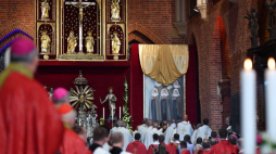 Msza beatyfikacyjna 10 elżbietanek w archikatedrze św. Jana Chrzciciela we Wrocławiu. Fot. PAP/S. Borowski