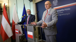 Warszawa, 07.06.2022. Minister spraw zagranicznych RP Zbigniew Rau (P) oraz minister spraw zagranicznych Austrii Alexander Schallenberg (L) podczas wspólnej konferencji prasowej w Centrum Prasowym MSZ w Warszawie. Fot. PAP/M. Obara