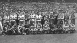 XII Mistrzostwa Świata w piłce nożnej Espana '82: reprezentacja Polski po wygranym spotkaniu z Francją i zdobyciu III miejsca. Alicante, 10.07.1982.  Fot. PAP/CAF/A. Hawałej