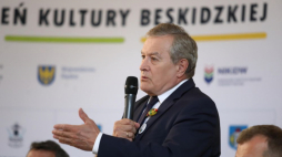 Warszawa, 19.07.2022. Wicepremier, minister kultury i dziedzictwa narodowego Piotr Gliński podczas konferencji prasowej dotyczącej Tygodnia Kultury Beskidzkiej, największej imprezy folklorystycznej w Europie. Fot. PAP/T. Gzell 